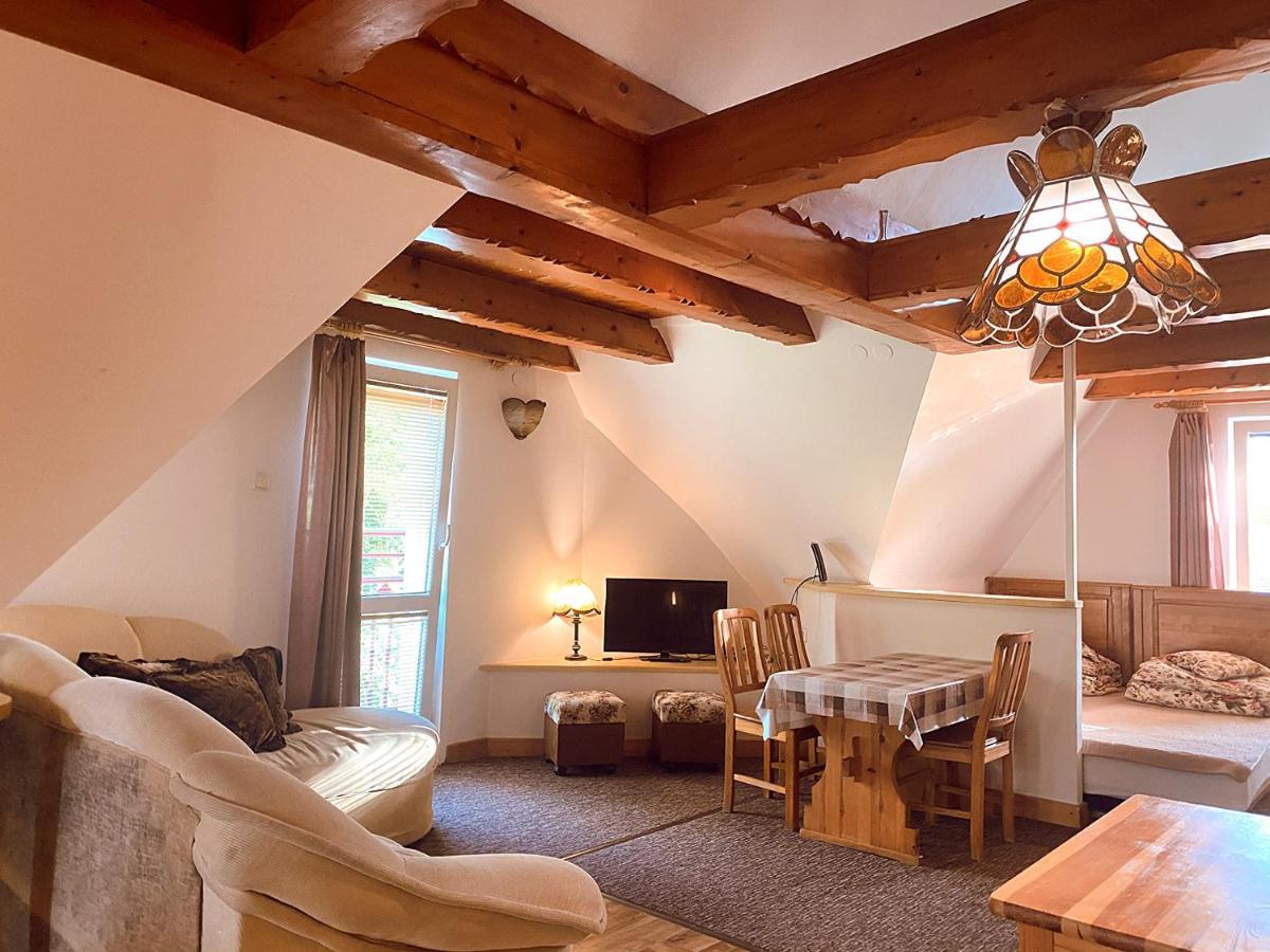 Cecylia Apartment *